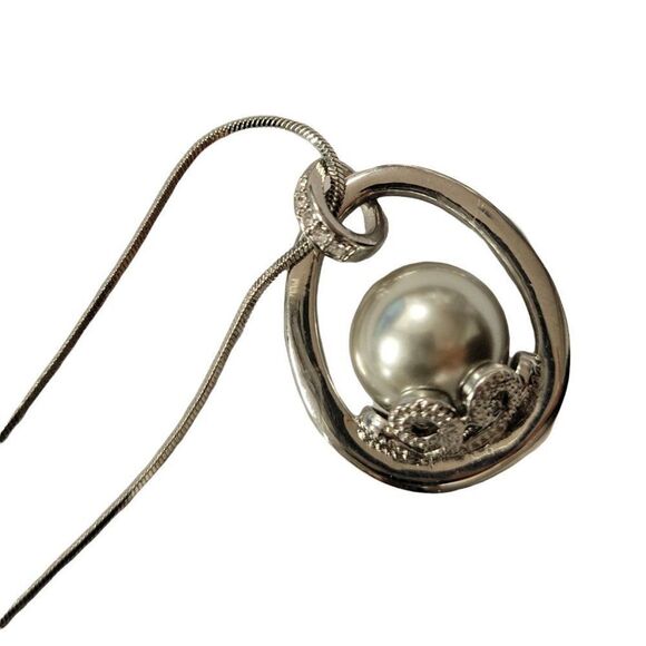 Grey Pearl Pendant Necklace - Picture 6 of 6